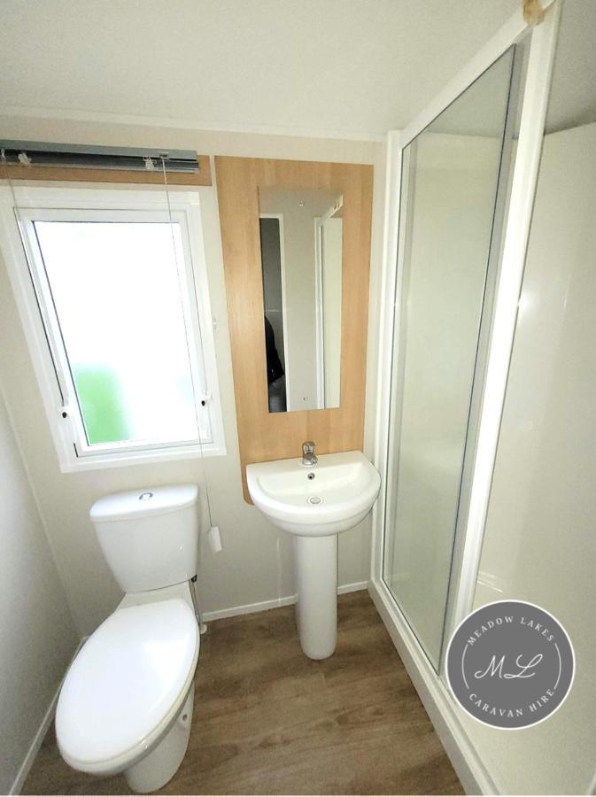 Palm Grove 181- Golden Palm - Pet Friendly, Wifi, Central Heating, Bed Linen - Meadow Lakes Caravan & Lodge Hire チャペル・セント・レオナルズ エクステリア 写真