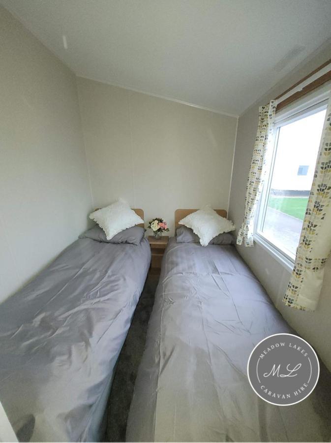 Palm Grove 181- Golden Palm - Pet Friendly, Wifi, Central Heating, Bed Linen - Meadow Lakes Caravan & Lodge Hire チャペル・セント・レオナルズ エクステリア 写真