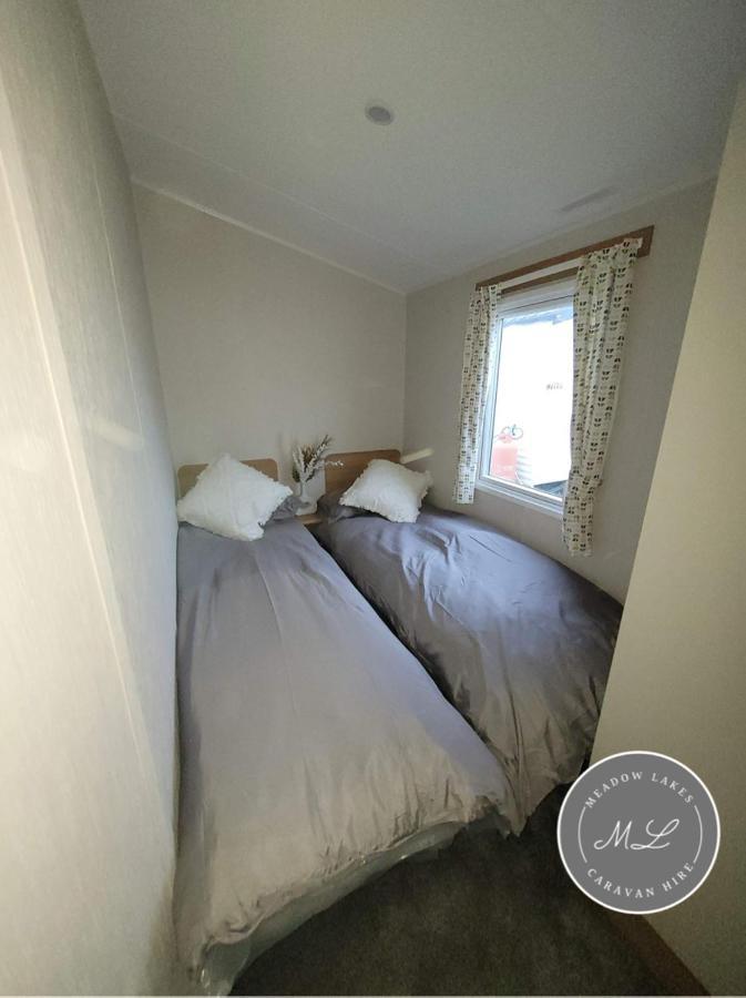 Palm Grove 181- Golden Palm - Pet Friendly, Wifi, Central Heating, Bed Linen - Meadow Lakes Caravan & Lodge Hire チャペル・セント・レオナルズ エクステリア 写真