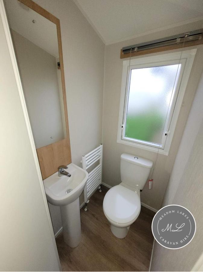 Palm Grove 181- Golden Palm - Pet Friendly, Wifi, Central Heating, Bed Linen - Meadow Lakes Caravan & Lodge Hire チャペル・セント・レオナルズ エクステリア 写真