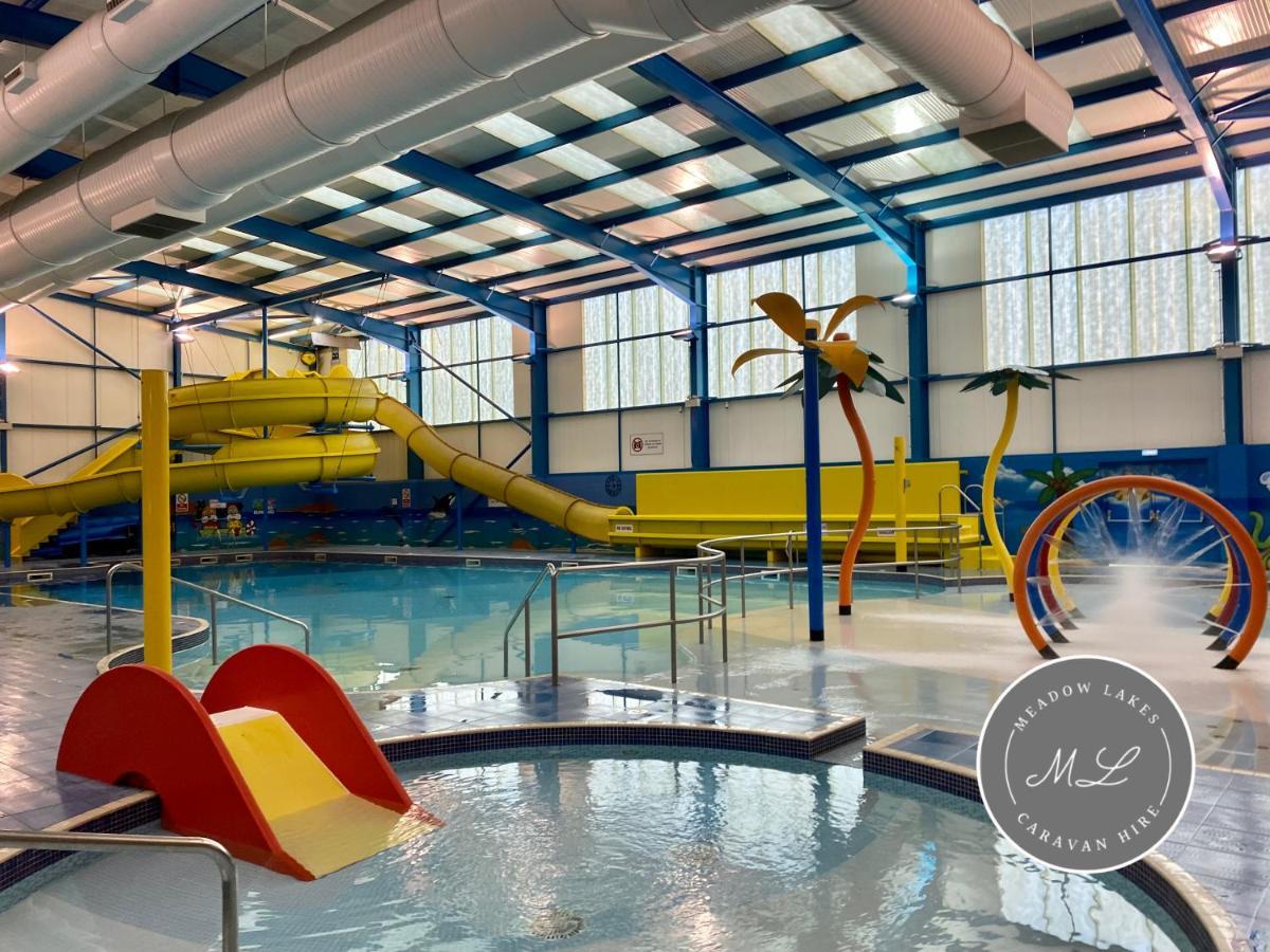 Palm Grove 181- Golden Palm - Pet Friendly, Wifi, Central Heating, Bed Linen - Meadow Lakes Caravan & Lodge Hire チャペル・セント・レオナルズ エクステリア 写真